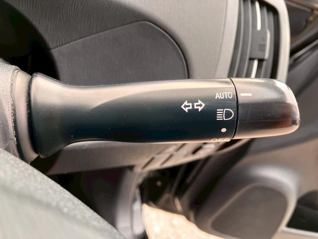 プリウス Ｓ　ＢＬＵＥＴＯＯＴＨ　格納ミラー　フルセグ地デジ　ＡＵＴＯライト　インテリキー　デュアルエアバック　エアＢ　ＳＤナビゲーション　ＤＶＤ再生可能　ナビＴＶ　ＡＵＴＯエアコン　横スベリ防止　ＡＢＳ（30枚目）