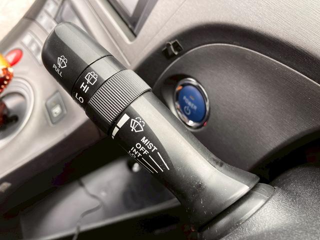 プリウス Ｓ　ＢＬＵＥＴＯＯＴＨ　格納ミラー　フルセグ地デジ　ＡＵＴＯライト　インテリキー　デュアルエアバック　エアＢ　ＳＤナビゲーション　ＤＶＤ再生可能　ナビＴＶ　ＡＵＴＯエアコン　横スベリ防止　ＡＢＳ（31枚目）