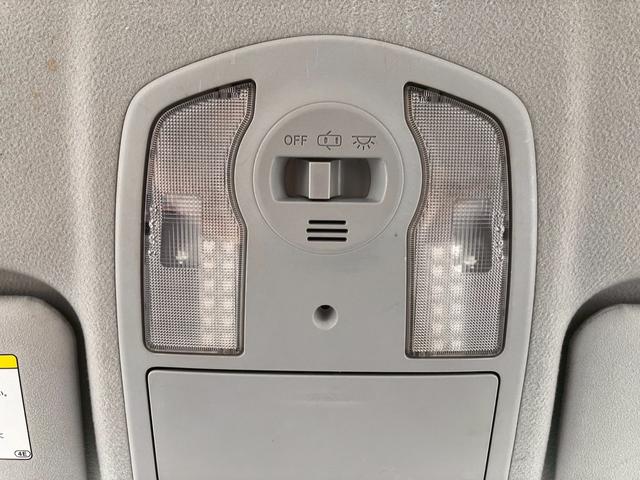 プリウス Ｓ　ＢＬＵＥＴＯＯＴＨ　格納ミラー　フルセグ地デジ　ＡＵＴＯライト　インテリキー　デュアルエアバック　エアＢ　ＳＤナビゲーション　ＤＶＤ再生可能　ナビＴＶ　ＡＵＴＯエアコン　横スベリ防止　ＡＢＳ（49枚目）