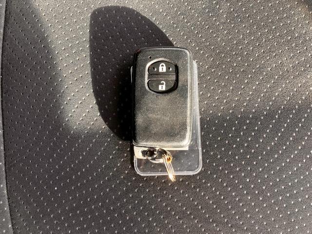 プリウス Ｓ　ＢＬＵＥＴＯＯＴＨ　格納ミラー　フルセグ地デジ　ＡＵＴＯライト　インテリキー　デュアルエアバック　エアＢ　ＳＤナビゲーション　ＤＶＤ再生可能　ナビＴＶ　ＡＵＴＯエアコン　横スベリ防止　ＡＢＳ（66枚目）