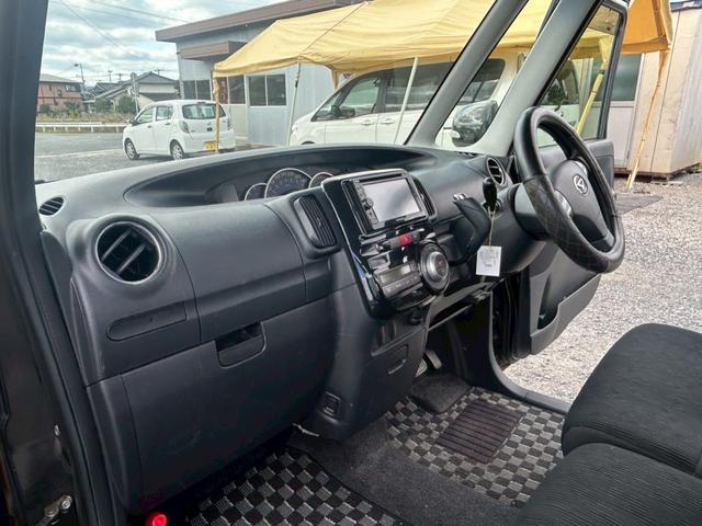 タント カスタムＸ　スマートキー付き　左スライドドア　ＰＷ　Ｗエアバッグ　ＳＲＳ　キーフリーキー　ＳＤナビゲーション　ＥＴＣ車載器　フルオートエアコン　ＰＳ　ＤＶＤ再生可能　ナビＴＶ　電格ミラー　フルセグテレビ　ＡＢＳ（17枚目）