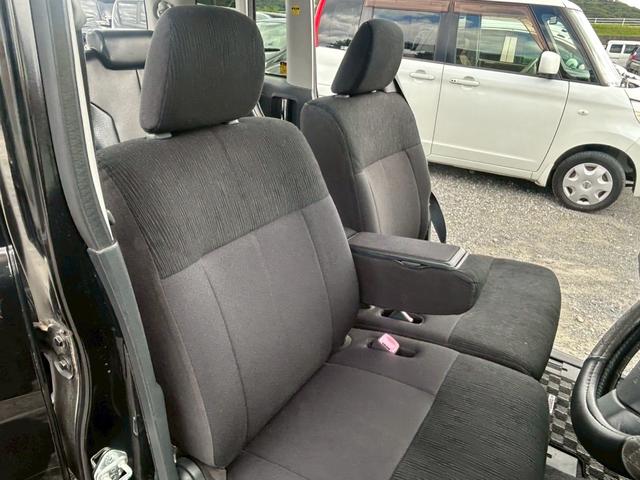 タント カスタムＸ　スマートキー付き　左スライドドア　ＰＷ　Ｗエアバッグ　ＳＲＳ　キーフリーキー　ＳＤナビゲーション　ＥＴＣ車載器　フルオートエアコン　ＰＳ　ＤＶＤ再生可能　ナビＴＶ　電格ミラー　フルセグテレビ　ＡＢＳ（18枚目）