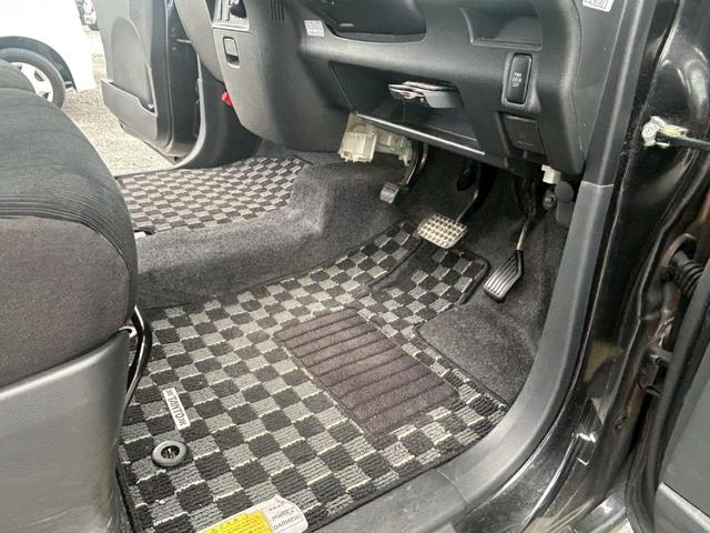 タント カスタムＸ　スマートキー付き　左スライドドア　ＰＷ　Ｗエアバッグ　ＳＲＳ　キーフリーキー　ＳＤナビゲーション　ＥＴＣ車載器　フルオートエアコン　ＰＳ　ＤＶＤ再生可能　ナビＴＶ　電格ミラー　フルセグテレビ　ＡＢＳ（19枚目）