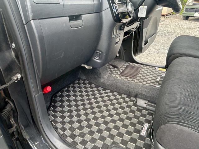 タント カスタムＸ　スマートキー付き　左スライドドア　ＰＷ　Ｗエアバッグ　ＳＲＳ　キーフリーキー　ＳＤナビゲーション　ＥＴＣ車載器　フルオートエアコン　ＰＳ　ＤＶＤ再生可能　ナビＴＶ　電格ミラー　フルセグテレビ　ＡＢＳ（21枚目）