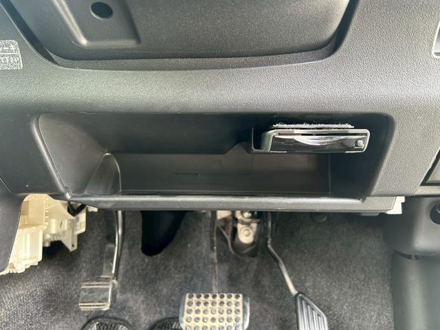 タント カスタムＸ　スマートキー付き　左スライドドア　ＰＷ　Ｗエアバッグ　ＳＲＳ　キーフリーキー　ＳＤナビゲーション　ＥＴＣ車載器　フルオートエアコン　ＰＳ　ＤＶＤ再生可能　ナビＴＶ　電格ミラー　フルセグテレビ　ＡＢＳ（48枚目）