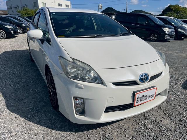 プリウス Ｇ　ＬＥＤエディション　Ｗエアバック　地デジＴＶ　黒革シート　ＬＥＤヘッドライト　スマートキー　エアバッグ　横滑り防止装置　ＡＢＳ　ＥＴＣ　オートエアコン　ナビＴＶ　キーレス　電動格納ミラー　パワステ　パワーウインドウ（8枚目）