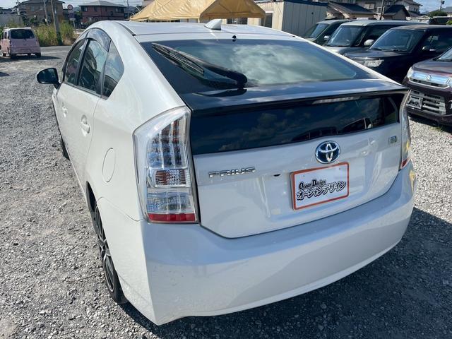 プリウス Ｇ　ＬＥＤエディション　Ｗエアバック　地デジＴＶ　黒革シート　ＬＥＤヘッドライト　スマートキー　エアバッグ　横滑り防止装置　ＡＢＳ　ＥＴＣ　オートエアコン　ナビＴＶ　キーレス　電動格納ミラー　パワステ　パワーウインドウ（11枚目）