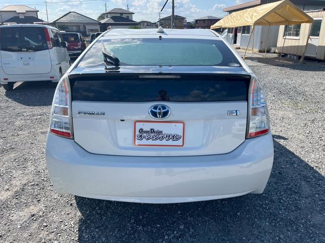 プリウス Ｇ　ＬＥＤエディション　Ｗエアバック　地デジＴＶ　黒革シート　ＬＥＤヘッドライト　スマートキー　エアバッグ　横滑り防止装置　ＡＢＳ　ＥＴＣ　オートエアコン　ナビＴＶ　キーレス　電動格納ミラー　パワステ　パワーウインドウ（12枚目）