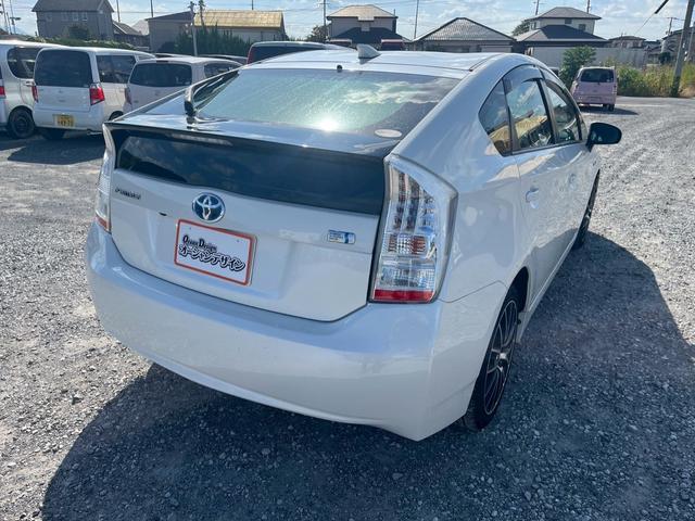 プリウス Ｇ　ＬＥＤエディション　Ｗエアバック　地デジＴＶ　黒革シート　ＬＥＤヘッドライト　スマートキー　エアバッグ　横滑り防止装置　ＡＢＳ　ＥＴＣ　オートエアコン　ナビＴＶ　キーレス　電動格納ミラー　パワステ　パワーウインドウ（13枚目）