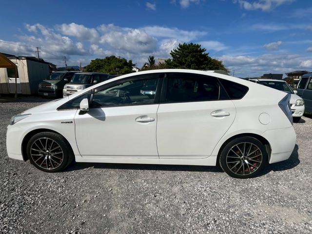 プリウス Ｇ　ＬＥＤエディション　Ｗエアバック　地デジＴＶ　黒革シート　ＬＥＤヘッドライト　スマートキー　エアバッグ　横滑り防止装置　ＡＢＳ　ＥＴＣ　オートエアコン　ナビＴＶ　キーレス　電動格納ミラー　パワステ　パワーウインドウ（14枚目）