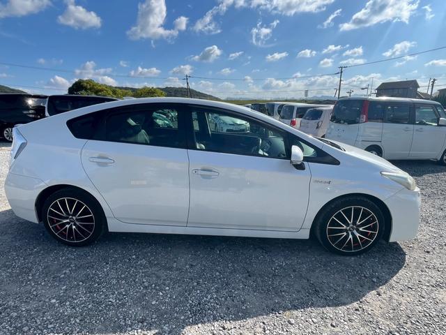 プリウス Ｇ　ＬＥＤエディション　Ｗエアバック　地デジＴＶ　黒革シート　ＬＥＤヘッドライト　スマートキー　エアバッグ　横滑り防止装置　ＡＢＳ　ＥＴＣ　オートエアコン　ナビＴＶ　キーレス　電動格納ミラー　パワステ　パワーウインドウ（15枚目）