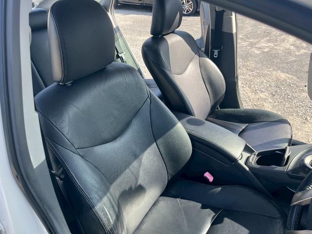 プリウス Ｇ　ＬＥＤエディション　Ｗエアバック　地デジＴＶ　黒革シート　ＬＥＤヘッドライト　スマートキー　エアバッグ　横滑り防止装置　ＡＢＳ　ＥＴＣ　オートエアコン　ナビＴＶ　キーレス　電動格納ミラー　パワステ　パワーウインドウ（18枚目）