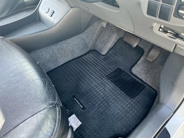 プリウス Ｇ　ＬＥＤエディション　Ｗエアバック　地デジＴＶ　黒革シート　ＬＥＤヘッドライト　スマートキー　エアバッグ　横滑り防止装置　ＡＢＳ　ＥＴＣ　オートエアコン　ナビＴＶ　キーレス　電動格納ミラー　パワステ　パワーウインドウ（19枚目）