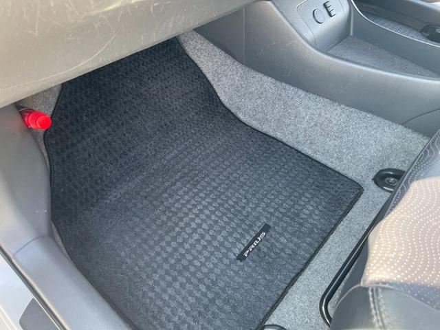 プリウス Ｇ　ＬＥＤエディション　Ｗエアバック　地デジＴＶ　黒革シート　ＬＥＤヘッドライト　スマートキー　エアバッグ　横滑り防止装置　ＡＢＳ　ＥＴＣ　オートエアコン　ナビＴＶ　キーレス　電動格納ミラー　パワステ　パワーウインドウ（21枚目）