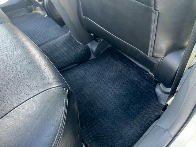 プリウス Ｇ　ＬＥＤエディション　Ｗエアバック　地デジＴＶ　黒革シート　ＬＥＤヘッドライト　スマートキー　エアバッグ　横滑り防止装置　ＡＢＳ　ＥＴＣ　オートエアコン　ナビＴＶ　キーレス　電動格納ミラー　パワステ　パワーウインドウ（23枚目）