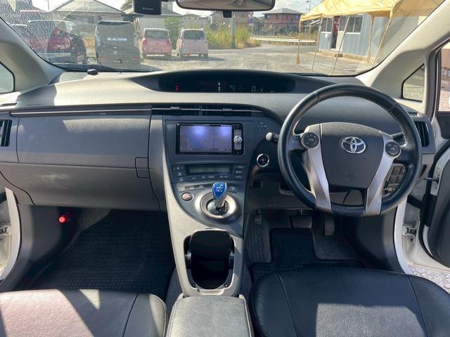 プリウス Ｇ　ＬＥＤエディション　Ｗエアバック　地デジＴＶ　黒革シート　ＬＥＤヘッドライト　スマートキー　エアバッグ　横滑り防止装置　ＡＢＳ　ＥＴＣ　オートエアコン　ナビＴＶ　キーレス　電動格納ミラー　パワステ　パワーウインドウ（27枚目）