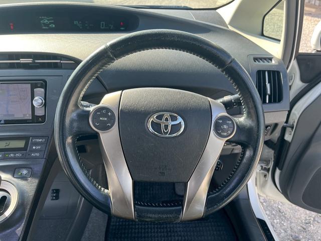 プリウス Ｇ　ＬＥＤエディション　Ｗエアバック　地デジＴＶ　黒革シート　ＬＥＤヘッドライト　スマートキー　エアバッグ　横滑り防止装置　ＡＢＳ　ＥＴＣ　オートエアコン　ナビＴＶ　キーレス　電動格納ミラー　パワステ　パワーウインドウ（28枚目）