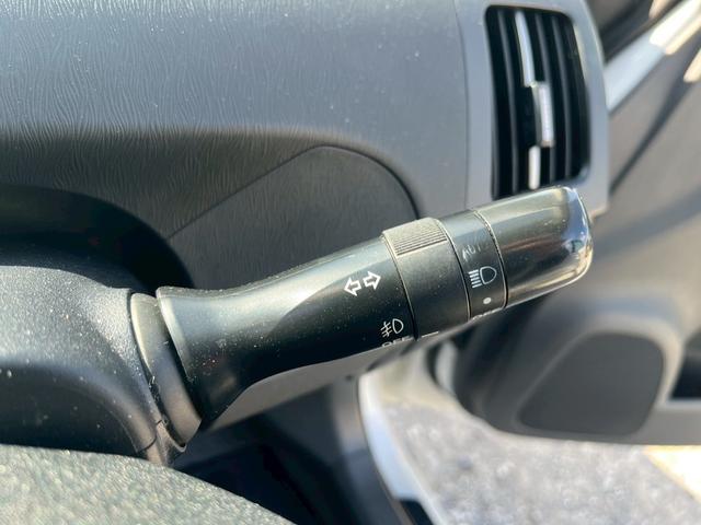 プリウス Ｇ　ＬＥＤエディション　Ｗエアバック　地デジＴＶ　黒革シート　ＬＥＤヘッドライト　スマートキー　エアバッグ　横滑り防止装置　ＡＢＳ　ＥＴＣ　オートエアコン　ナビＴＶ　キーレス　電動格納ミラー　パワステ　パワーウインドウ（32枚目）