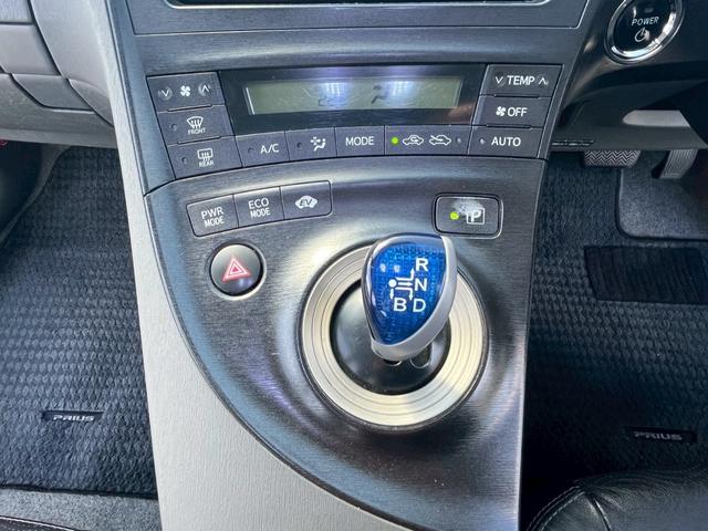 プリウス Ｇ　ＬＥＤエディション　Ｗエアバック　地デジＴＶ　黒革シート　ＬＥＤヘッドライト　スマートキー　エアバッグ　横滑り防止装置　ＡＢＳ　ＥＴＣ　オートエアコン　ナビＴＶ　キーレス　電動格納ミラー　パワステ　パワーウインドウ（38枚目）