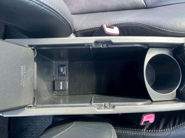 プリウス Ｇ　ＬＥＤエディション　Ｗエアバック　地デジＴＶ　黒革シート　ＬＥＤヘッドライト　スマートキー　エアバッグ　横滑り防止装置　ＡＢＳ　ＥＴＣ　オートエアコン　ナビＴＶ　キーレス　電動格納ミラー　パワステ　パワーウインドウ（39枚目）