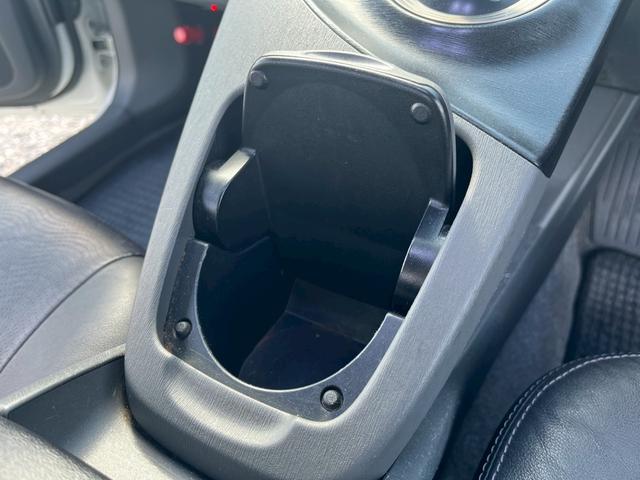 プリウス Ｇ　ＬＥＤエディション　Ｗエアバック　地デジＴＶ　黒革シート　ＬＥＤヘッドライト　スマートキー　エアバッグ　横滑り防止装置　ＡＢＳ　ＥＴＣ　オートエアコン　ナビＴＶ　キーレス　電動格納ミラー　パワステ　パワーウインドウ（40枚目）