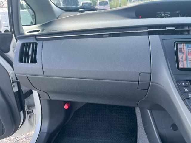 プリウス Ｇ　ＬＥＤエディション　Ｗエアバック　地デジＴＶ　黒革シート　ＬＥＤヘッドライト　スマートキー　エアバッグ　横滑り防止装置　ＡＢＳ　ＥＴＣ　オートエアコン　ナビＴＶ　キーレス　電動格納ミラー　パワステ　パワーウインドウ（41枚目）