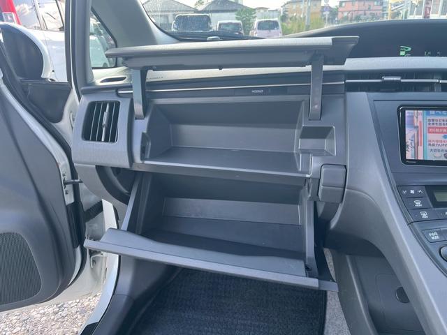 プリウス Ｇ　ＬＥＤエディション　Ｗエアバック　地デジＴＶ　黒革シート　ＬＥＤヘッドライト　スマートキー　エアバッグ　横滑り防止装置　ＡＢＳ　ＥＴＣ　オートエアコン　ナビＴＶ　キーレス　電動格納ミラー　パワステ　パワーウインドウ（42枚目）