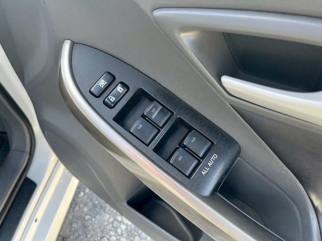 プリウス Ｇ　ＬＥＤエディション　Ｗエアバック　地デジＴＶ　黒革シート　ＬＥＤヘッドライト　スマートキー　エアバッグ　横滑り防止装置　ＡＢＳ　ＥＴＣ　オートエアコン　ナビＴＶ　キーレス　電動格納ミラー　パワステ　パワーウインドウ（54枚目）