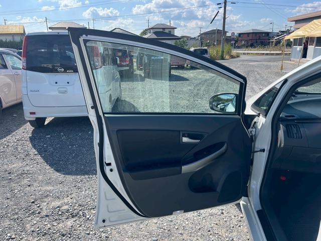 プリウス Ｇ　ＬＥＤエディション　Ｗエアバック　地デジＴＶ　黒革シート　ＬＥＤヘッドライト　スマートキー　エアバッグ　横滑り防止装置　ＡＢＳ　ＥＴＣ　オートエアコン　ナビＴＶ　キーレス　電動格納ミラー　パワステ　パワーウインドウ（56枚目）