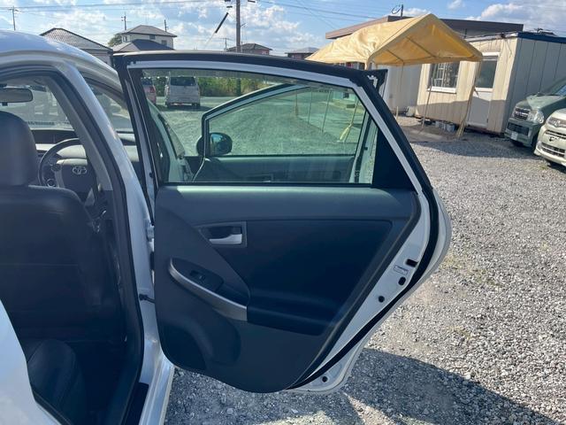 プリウス Ｇ　ＬＥＤエディション　Ｗエアバック　地デジＴＶ　黒革シート　ＬＥＤヘッドライト　スマートキー　エアバッグ　横滑り防止装置　ＡＢＳ　ＥＴＣ　オートエアコン　ナビＴＶ　キーレス　電動格納ミラー　パワステ　パワーウインドウ（57枚目）