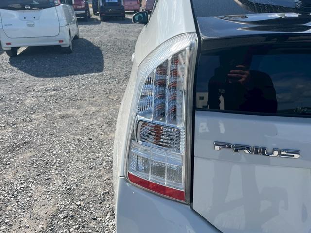 プリウス Ｇ　ＬＥＤエディション　Ｗエアバック　地デジＴＶ　黒革シート　ＬＥＤヘッドライト　スマートキー　エアバッグ　横滑り防止装置　ＡＢＳ　ＥＴＣ　オートエアコン　ナビＴＶ　キーレス　電動格納ミラー　パワステ　パワーウインドウ（62枚目）