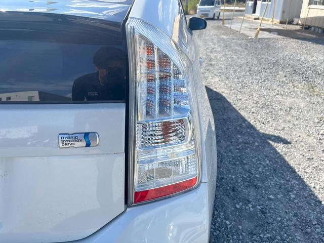 プリウス Ｇ　ＬＥＤエディション　Ｗエアバック　地デジＴＶ　黒革シート　ＬＥＤヘッドライト　スマートキー　エアバッグ　横滑り防止装置　ＡＢＳ　ＥＴＣ　オートエアコン　ナビＴＶ　キーレス　電動格納ミラー　パワステ　パワーウインドウ（63枚目）