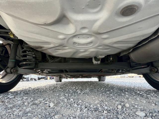 プリウス Ｇ　ＬＥＤエディション　Ｗエアバック　地デジＴＶ　黒革シート　ＬＥＤヘッドライト　スマートキー　エアバッグ　横滑り防止装置　ＡＢＳ　ＥＴＣ　オートエアコン　ナビＴＶ　キーレス　電動格納ミラー　パワステ　パワーウインドウ（70枚目）