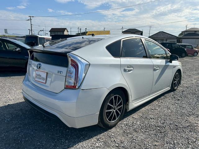 プリウス Ｇ　格納ミラー　Ｂｌｕｅｔｏｏｔｈ音楽　スマ－トキ－　パワーステアリング　エアバック　ナビ＆ＴＶ　サイドエアバック　ＡＡＣ　ＳＤナビゲーション　クルコン　ＥＳＣ　キーフリーシステム　パワーウィンドウ（11枚目）