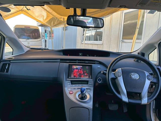 プリウス Ｇ　格納ミラー　Ｂｌｕｅｔｏｏｔｈ音楽　スマ－トキ－　パワーステアリング　エアバック　ナビ＆ＴＶ　サイドエアバック　ＡＡＣ　ＳＤナビゲーション　クルコン　ＥＳＣ　キーフリーシステム　パワーウィンドウ（27枚目）