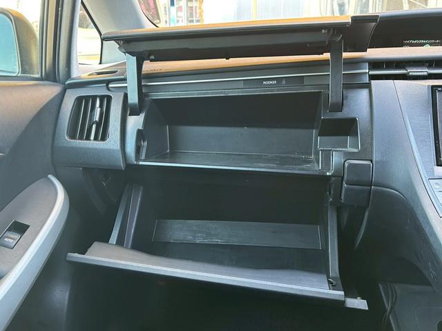 プリウス Ｇ　格納ミラー　Ｂｌｕｅｔｏｏｔｈ音楽　スマ－トキ－　パワーステアリング　エアバック　ナビ＆ＴＶ　サイドエアバック　ＡＡＣ　ＳＤナビゲーション　クルコン　ＥＳＣ　キーフリーシステム　パワーウィンドウ（50枚目）