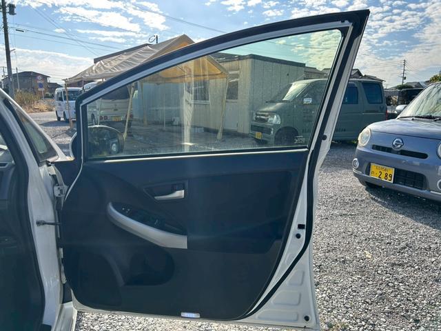 プリウス Ｇ　格納ミラー　Ｂｌｕｅｔｏｏｔｈ音楽　スマ－トキ－　パワーステアリング　エアバック　ナビ＆ＴＶ　サイドエアバック　ＡＡＣ　ＳＤナビゲーション　クルコン　ＥＳＣ　キーフリーシステム　パワーウィンドウ（67枚目）