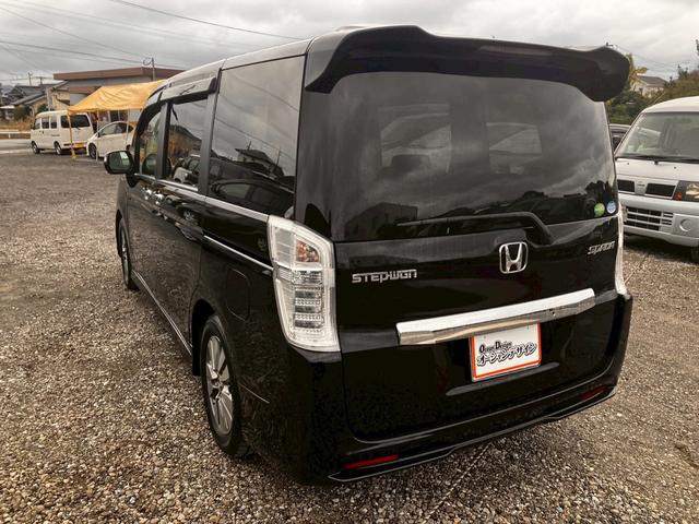 ステップワゴンスパーダ Ｚ　インターナビセレクション　両側自動スライドドア　横滑り防止機能　パワステ　フルセグ　スマ－トキ－　ＡＢＳ　パワーウィンドウ　エアバッグ　ＳＤナビ　キーレスエントリーキー　ナビ・ＴＶ　フルオートエアコン　電動格納ドアミラー（13枚目）