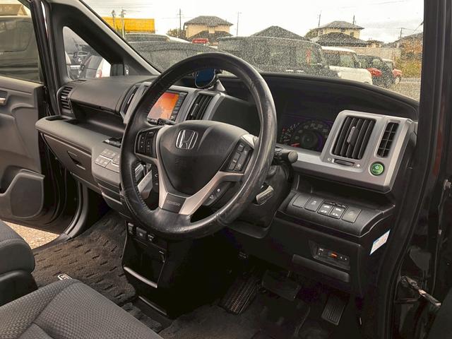 ステップワゴンスパーダ Ｚ　インターナビセレクション　両側自動スライドドア　横滑り防止機能　パワステ　フルセグ　スマ－トキ－　ＡＢＳ　パワーウィンドウ　エアバッグ　ＳＤナビ　キーレスエントリーキー　ナビ・ＴＶ　フルオートエアコン　電動格納ドアミラー（16枚目）