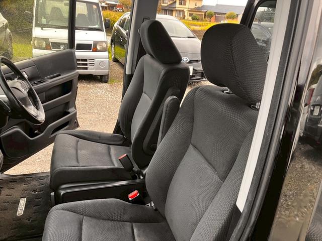 ステップワゴンスパーダ Ｚ　インターナビセレクション　両側自動スライドドア　横滑り防止機能　パワステ　フルセグ　スマ－トキ－　ＡＢＳ　パワーウィンドウ　エアバッグ　ＳＤナビ　キーレスエントリーキー　ナビ・ＴＶ　フルオートエアコン　電動格納ドアミラー（19枚目）