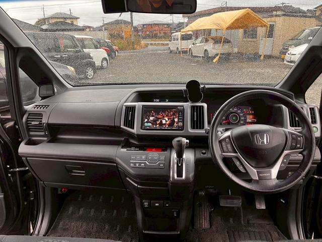 ステップワゴンスパーダ Ｚ　インターナビセレクション　両側自動スライドドア　横滑り防止機能　パワステ　フルセグ　スマ－トキ－　ＡＢＳ　パワーウィンドウ　エアバッグ　ＳＤナビ　キーレスエントリーキー　ナビ・ＴＶ　フルオートエアコン　電動格納ドアミラー（27枚目）