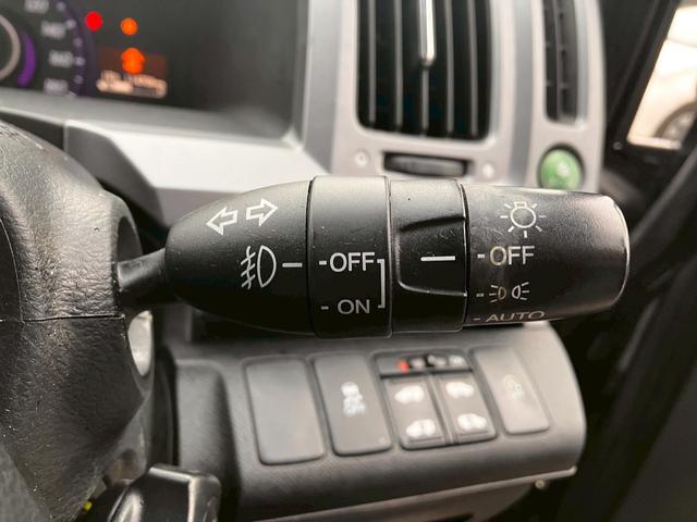 ステップワゴンスパーダ Ｚ　インターナビセレクション　両側自動スライドドア　横滑り防止機能　パワステ　フルセグ　スマ－トキ－　ＡＢＳ　パワーウィンドウ　エアバッグ　ＳＤナビ　キーレスエントリーキー　ナビ・ＴＶ　フルオートエアコン　電動格納ドアミラー（32枚目）