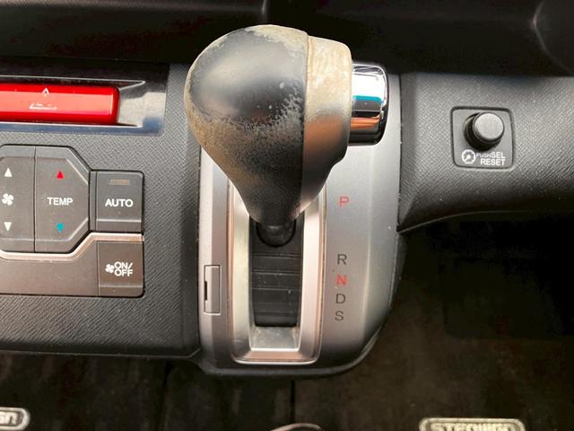 ステップワゴンスパーダ Ｚ　インターナビセレクション　両側自動スライドドア　横滑り防止機能　パワステ　フルセグ　スマ－トキ－　ＡＢＳ　パワーウィンドウ　エアバッグ　ＳＤナビ　キーレスエントリーキー　ナビ・ＴＶ　フルオートエアコン　電動格納ドアミラー（40枚目）