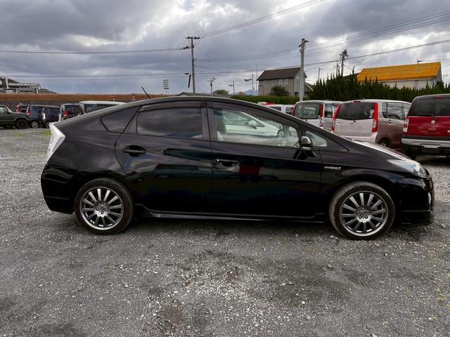 プリウス Ｓツーリングセレクション　スマキ－　Ｂカメ　ＳＤナビゲーション　地デジフルセグ　サイドエアバッグ　キーレス　Ｗエアバック　横滑り防止機能　パワステ　エアＢ　ＴＶナビ　ＡＵＴＯエアコン　ＡＢＳ　パワーウィンドウ　ＥＴＣ装着車（16枚目）