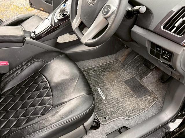 プリウス Ｓツーリングセレクション　スマキ－　Ｂカメ　ＳＤナビゲーション　地デジフルセグ　サイドエアバッグ　キーレス　Ｗエアバック　横滑り防止機能　パワステ　エアＢ　ＴＶナビ　ＡＵＴＯエアコン　ＡＢＳ　パワーウィンドウ　ＥＴＣ装着車（20枚目）