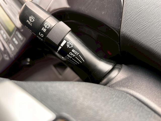 プリウス Ｓツーリングセレクション　スマキ－　Ｂカメ　ＳＤナビゲーション　地デジフルセグ　サイドエアバッグ　キーレス　Ｗエアバック　横滑り防止機能　パワステ　エアＢ　ＴＶナビ　ＡＵＴＯエアコン　ＡＢＳ　パワーウィンドウ　ＥＴＣ装着車（30枚目）