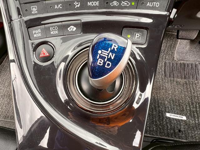 プリウス Ｓツーリングセレクション　スマキ－　Ｂカメ　ＳＤナビゲーション　地デジフルセグ　サイドエアバッグ　キーレス　Ｗエアバック　横滑り防止機能　パワステ　エアＢ　ＴＶナビ　ＡＵＴＯエアコン　ＡＢＳ　パワーウィンドウ　ＥＴＣ装着車（45枚目）