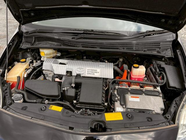 プリウス Ｓツーリングセレクション　スマキ－　Ｂカメ　ＳＤナビゲーション　地デジフルセグ　サイドエアバッグ　キーレス　Ｗエアバック　横滑り防止機能　パワステ　エアＢ　ＴＶナビ　ＡＵＴＯエアコン　ＡＢＳ　パワーウィンドウ　ＥＴＣ装着車（71枚目）