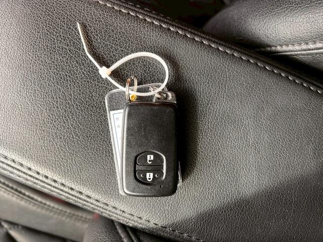 プリウス Ｓツーリングセレクション　スマキ－　Ｂカメ　ＳＤナビゲーション　地デジフルセグ　サイドエアバッグ　キーレス　Ｗエアバック　横滑り防止機能　パワステ　エアＢ　ＴＶナビ　ＡＵＴＯエアコン　ＡＢＳ　パワーウィンドウ　ＥＴＣ装着車（73枚目）