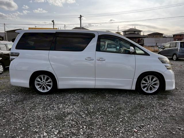 ヴェルファイア ２．４Ｚ　スマートキー＆プッシュスタート　ＥＳＣ　助手席エアバック　電動格納ミラー　エアコン　ＡＢＳ　パワステ　パワーウィンドウ　運転席エアバック　キーフリーシステム　オートライト　カーテンエアバッグ（16枚目）